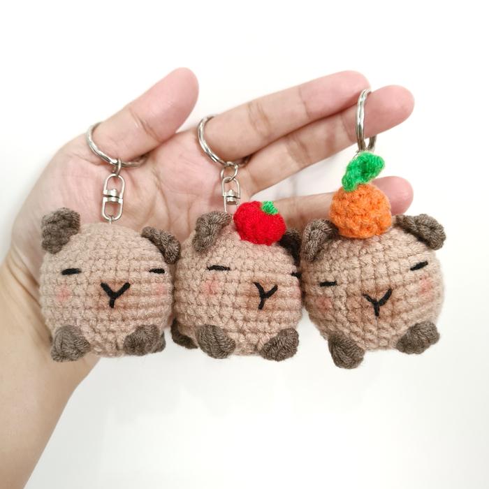 Handmade Amigurumi Crochet Gantungan Kunci Capybara - capybara apel di  Rainbowbebi | Tokopedia