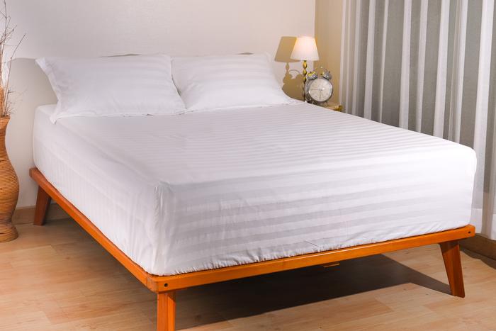 Gambar Sprei salur bahan katun dobby - Katun / Putih, 120x200x40 dari SoulmateBedsheet undefined Tokopedia