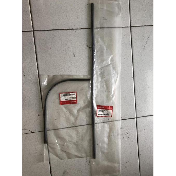 Gambar Karet Wiper Depan Hrv Original Honda - KANAN dari Siek87 Shop undefined Tokopedia