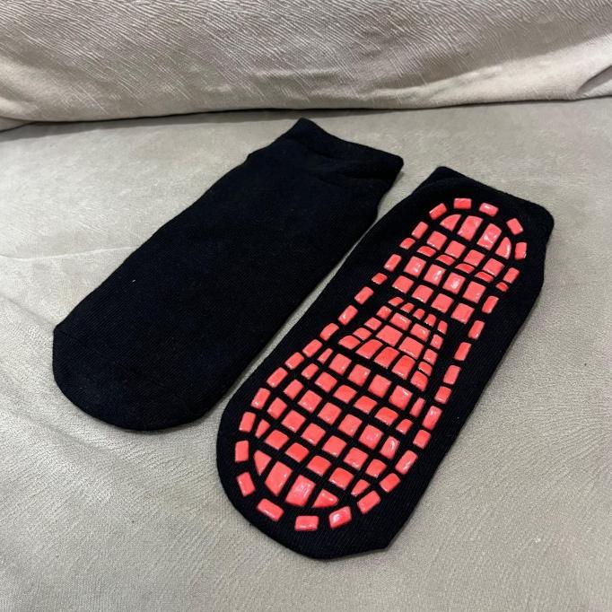 Gambar Kaos Kaki Pendek Anti Slip Dewasa / Kaos Kaki Yoga Pilates Anti Slip / Kaos Kaki Olahraga Anti Slip Pria dan Wanita / Kaos Kaki Sport Pendek Mata Kaki / Kaos Kaki Short Mesh Anti Slip Laki-Laki Dan Perempuan - Hitam dari Kasurapi undefined Tokopedia