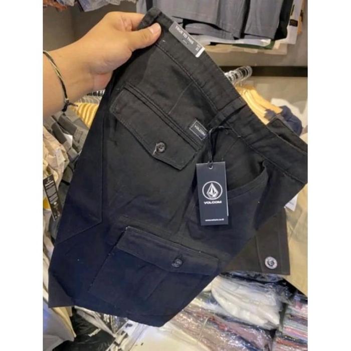 Gambar Celana Pendek Cargo Pria Di Atas Lutut Whosing Tebal Full Asesoris Branded - Hitam, 29 dari inishnya undefined Tokopedia
