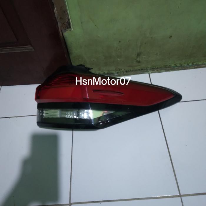 Gambar Stoplamp lampu belakang innova zenix original dari HsnMotor07 undefined Tokopedia