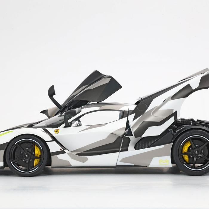 Gambar BBR 1:18 FERRARI LAFERRARI SPECIAL LIVERY CAMOUFLAGE DIECAST FULL OPENING DETAILS SUPERB dari BG - Modelcars undefined Tokopedia