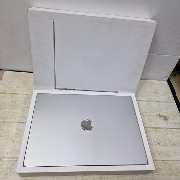 Gambar Apple MacBook Air 15" inch M2 Chip 256GB SSD 8GB - Second, macbook air m2 15 inchi Ram 8gb ssd 256gb second fullset original like new dari Laris jaya gadget86 undefined Tokopedia