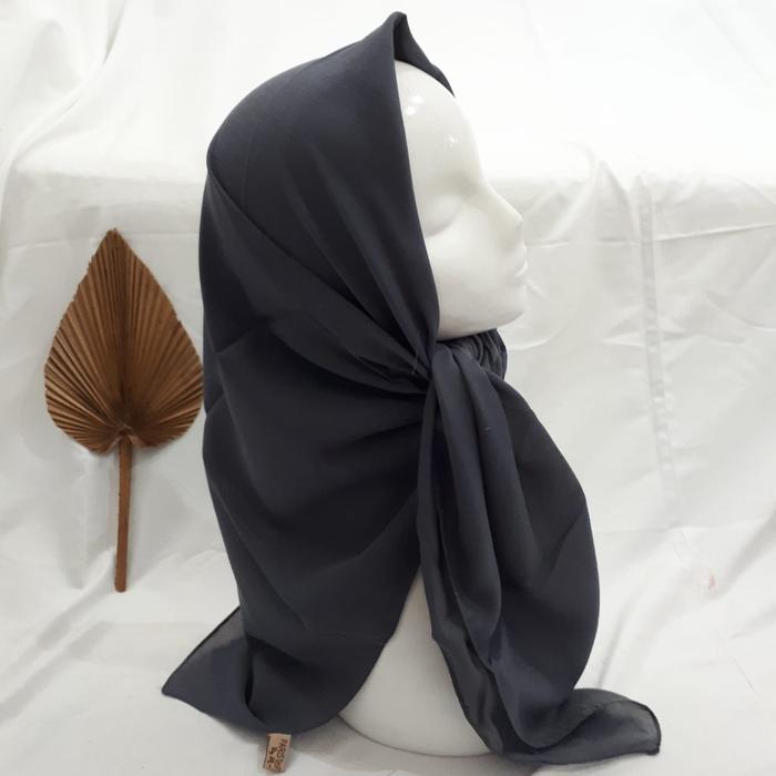 Gambar Hijab Segi Empat Paris Polos Premium / Kerudung Segi Empat Paris Premi - A - Charcoal dari ZahiraScarves.id undefined Tokopedia
