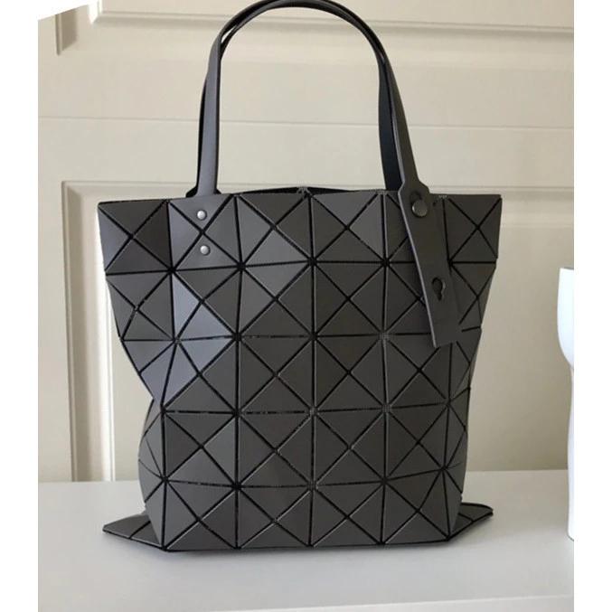 Gambar BAO BAO ISSEY MIYAKE-TAS BAO BAO-FASHION KOREA-TAS IMPORT -TAS BRANDED - darkgrey dari BLours undefined Tokopedia