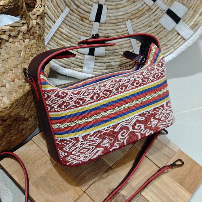 Gambar TAS SELEMPANG MINI TENUN NTT KULIT ASLI dari tutiktenun undefined Tokopedia