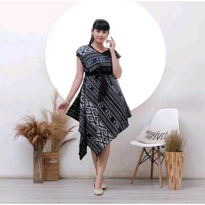 Gambar Couple Baju Kondangan -Baju Tenun  motif Toraja  Hitam - Baju Tenun  Etnik Modern Sarimbit Kombinasi Seragam Keluarga Dress Pasangan - Dress Siera, S dari tenun apik undefined Tokopedia