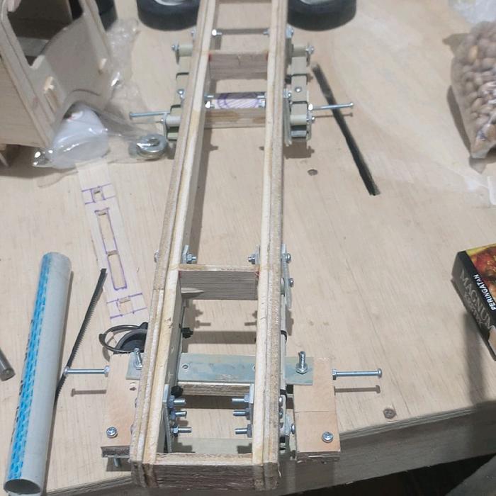 Gambar Sasis Miniatur Truk dan Per Daun Depan Belakang Paket Komplit Ukuran P40 L6cm T2cm Dilengkapi Per Belakang As Pake Baut M3 Full Baut Tidak Di Lem Tierod Depan Bisa Belok Kanan Kiri As M3 Tinggal Pasang Roda Panjang As Keseluruhan 15cm dari Jio123miniatur undefined Tokopedia