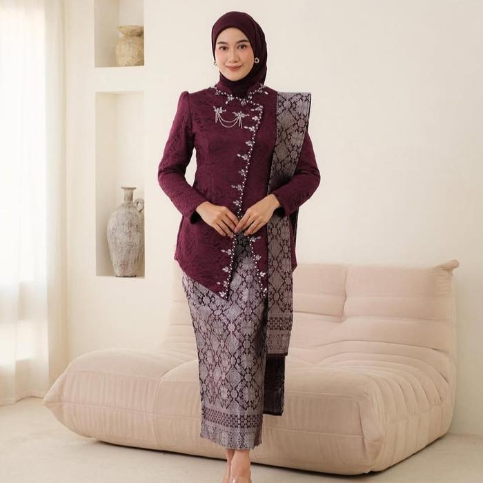 Gambar Kebaya Janggan Modern - Setelan Kebaya Wisuda Lamaran Kondangan Bridesmaid Terbaru 2025 - KEBAYA + ROK (BURGUNDY), M dari Kalena Batik undefined Tokopedia