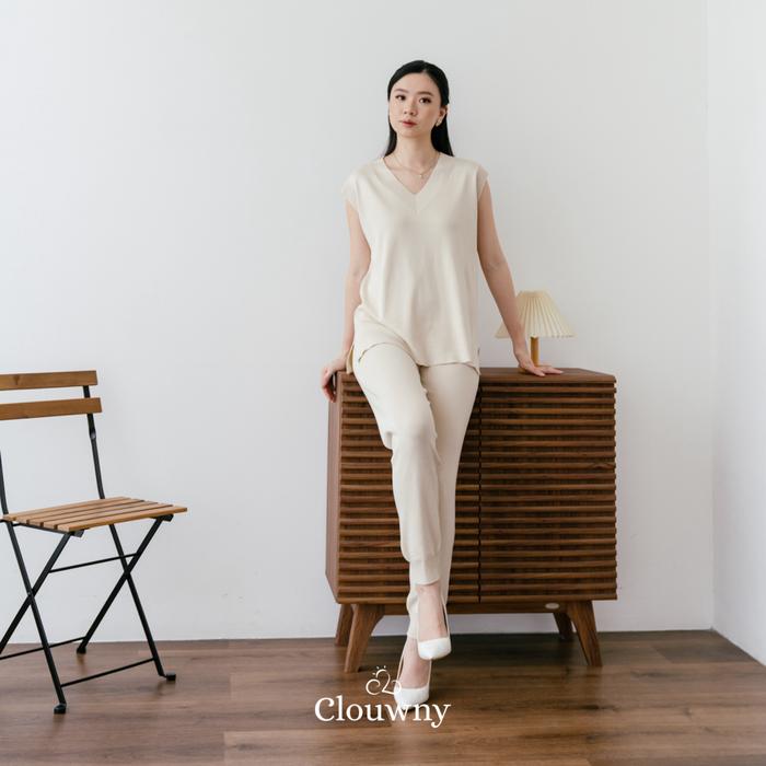 Gambar Clouwny Moreno Knit Set Atasan Wanita Kerah Vneck Lengan Pendek Fit to XXL Baju Top Panjang Bawahan Casual Celana - Cream dari CLOUWNY undefined Tokopedia