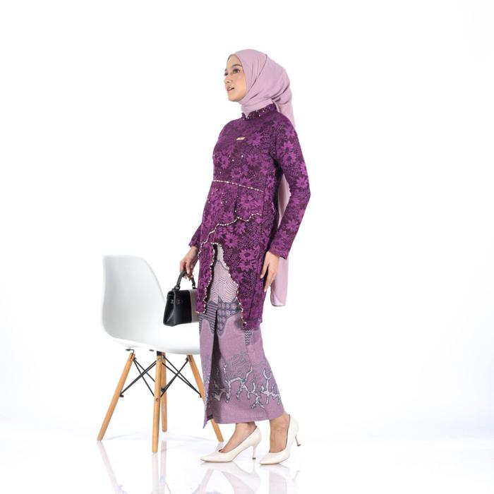 Gambar Couple Set kebaya modern bernadya NLKM BATIK kutu baru jumbo burgundy - set kebaya, S dari NLKM BATIK undefined Tokopedia