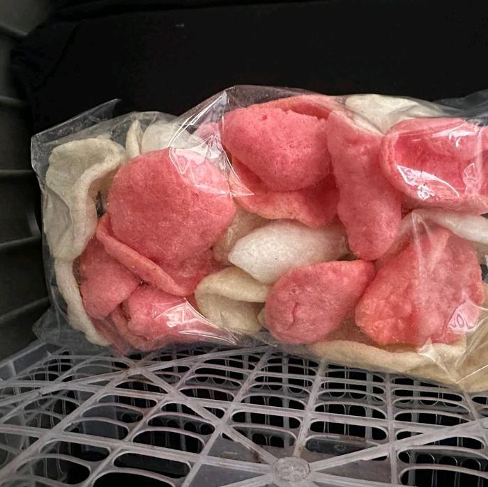 Gambar Snack krupuk upil+sambal petis Kering dari Sparnojoyoshop undefined Tokopedia