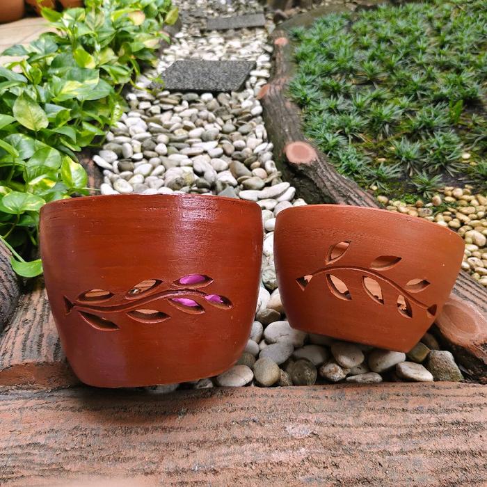 Gambar Pot Anggrek Tanah Liat | Gerabah Terakota Motif D20 | Pot Tanah Liat | Pot Anggrek/ Pot Bunga Daun Bulat Tinggi atau Pendek - Tinggi, Tanpa Packing dari BizGrow Pots undefined Tokopedia