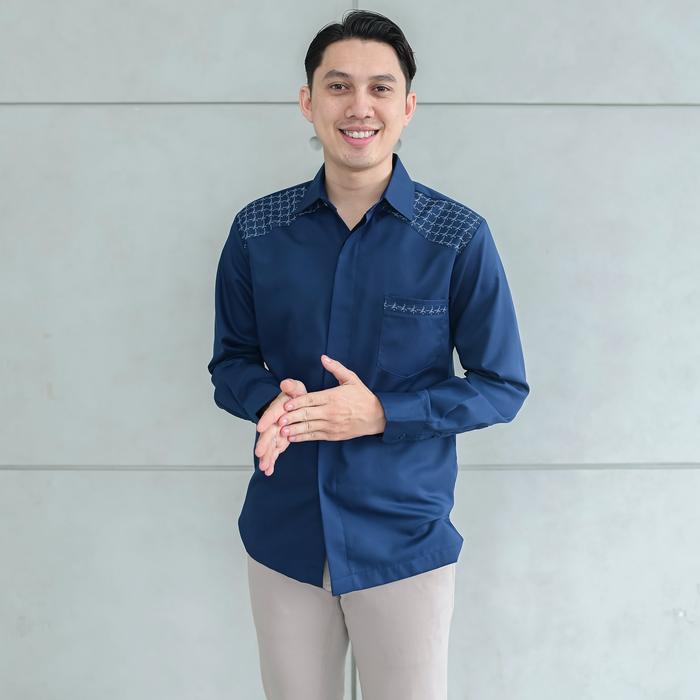 Gambar Aisyalina Id Sarimbit Collection Belva Kemeja Pria  Lengan Panjang Bahan Tencel Poplin Terbaru Series Couple - Kemeja Lengan Panjang Navy, M dari Aisyalina Store undefined Tokopedia