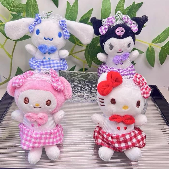 Gambar Sanrio Gantungan Kunci Boneka Sanrio Dress Kotak & Bunga Mochichi Bo22 & Bo27 Cinnamorol Kuromi Melodi Hello Kitty 4 Warna Coklat Ungu Hot Pink Pink Muda - B11 mochi coklat dari star88linshop undefined Tokopedia