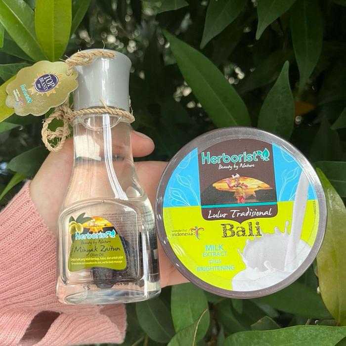Gambar Paket Herborist Minyak Zaitun Olive Oil 75 ml + Herborist Lulur Tradisional Bali Milk Extract plus Brightening 100gr dari Berkah Sehat Cosmetic undefined Tokopedia