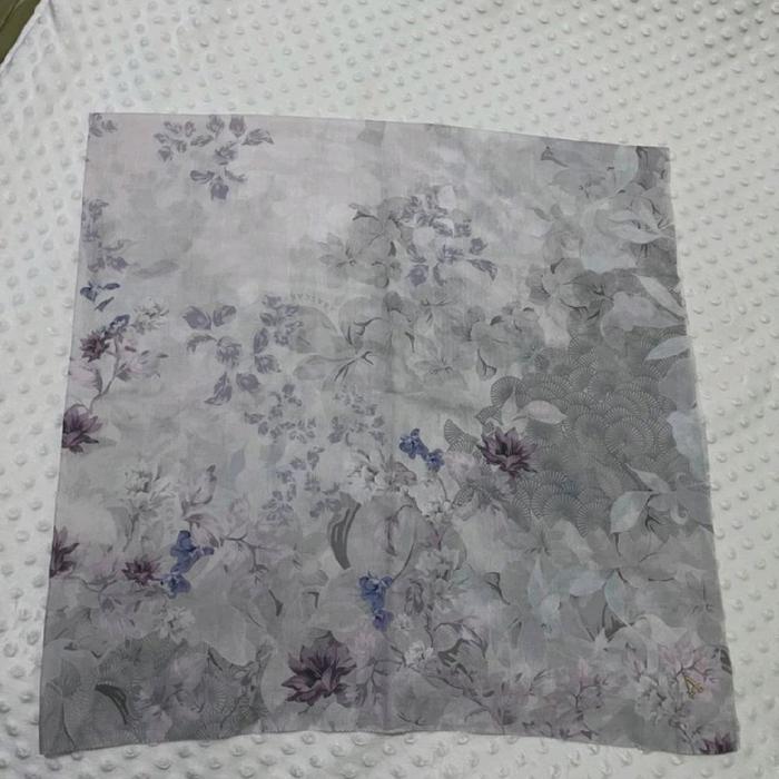 Gambar preloved arascarf cuma dipake 1-2x aja Square Muslim Jilbab Voal Bunga dari callmezephyr undefined Tokopedia