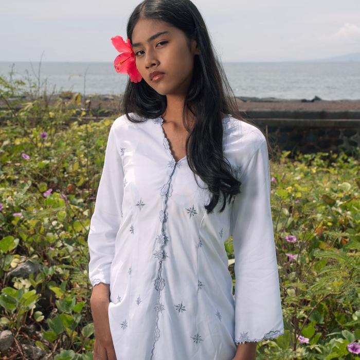 Gambar Kebaya Padma Manikan Kebaya Only - Putih, L dari Manikan undefined Tokopedia