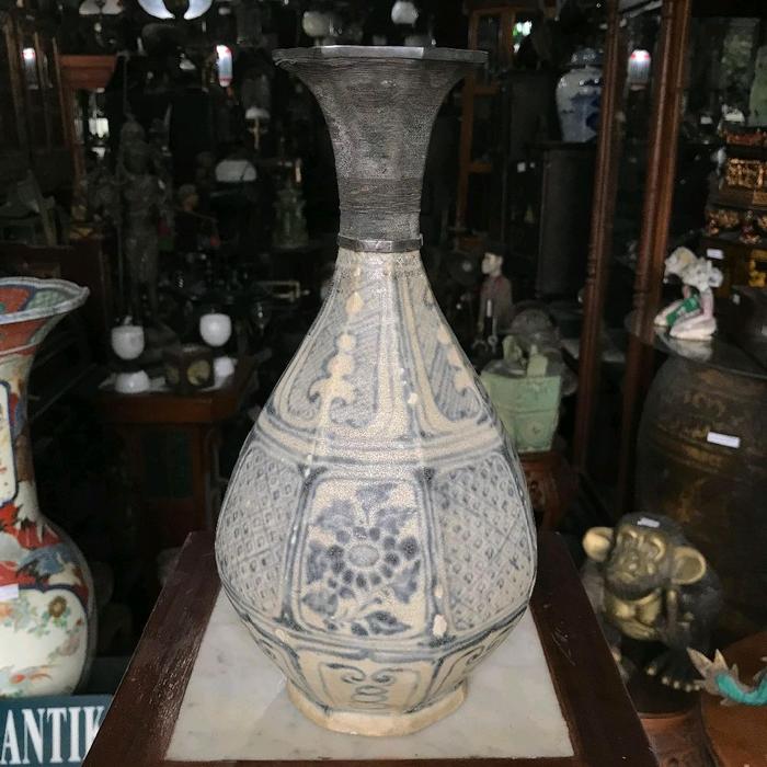 Gambar Vas Porselen China Dinasti Ming Biru Putih Lawas Jadul Tua dari moessongallery undefined Tokopedia