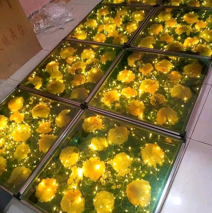 Gambar lantai kaca akrilik dekorasi pelaminan dekorasi pelaminan lantai kaca motip terbaru bos ku motip bunga' dan lampu dari eka puji Desriana undefined Tokopedia