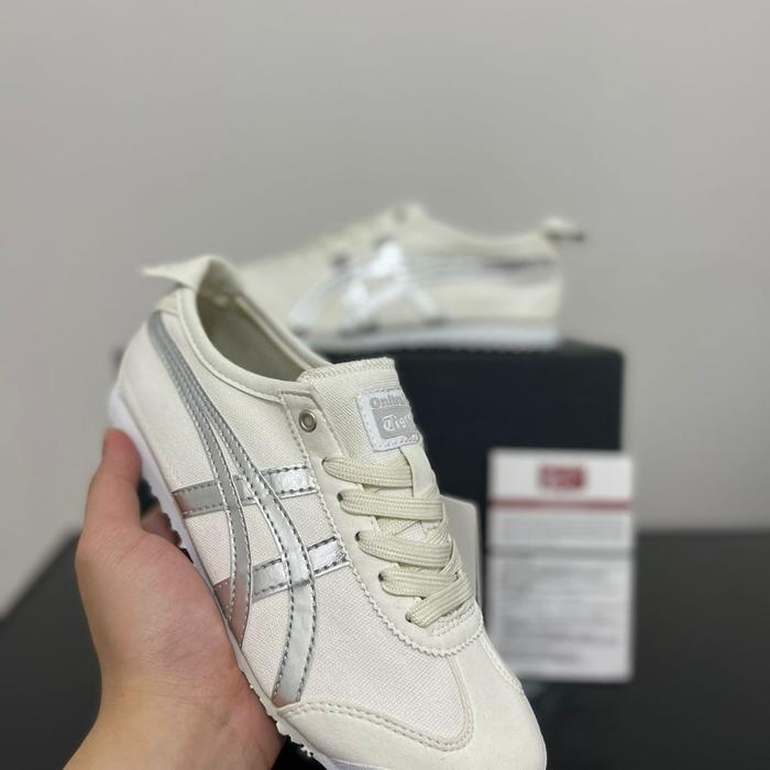 Gambar PREMIUM Sepatu Onitsuka Mexico 66 Kanvas White Silver Free Kaos Kaki - White Silver, 36 dari To The Bone Store undefined 5 Tokopedia