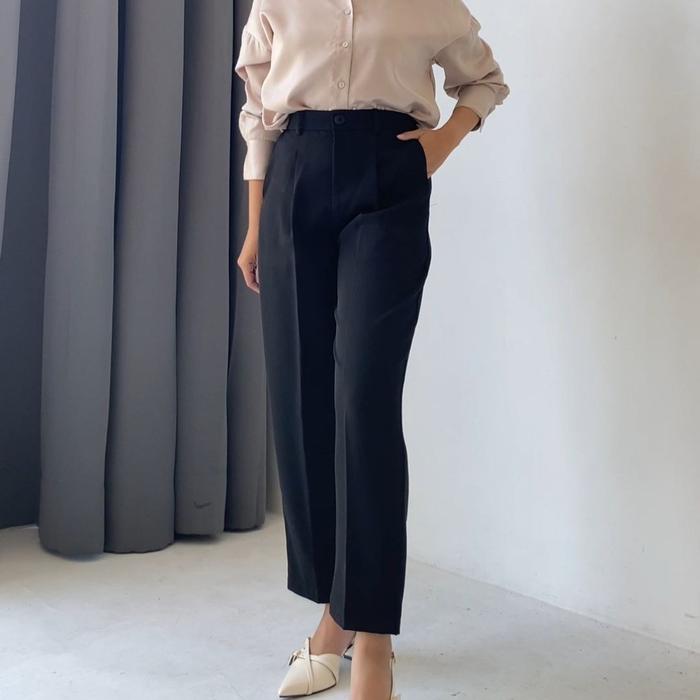 Gambar RUMI Celana Panjang Wanita Ankle Pants Model Pensil Ukuran Sampai Size Jumbo Cocok untuk outfit casual korean style ataupun jadi celana Kerja wanita bahan kain premium by KLAYA Kancing - Black 2.0, S dari Klaya.id undefined Tokopedia