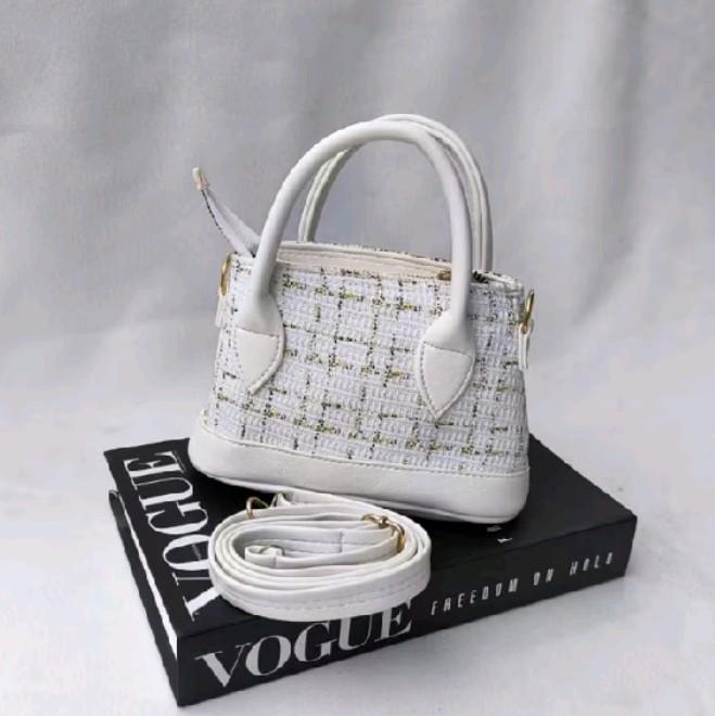 Gambar Tas selempang LUCCA/Tas wanita simpel dan elegan - Hitam dari Nuansa.bags undefined Tokopedia