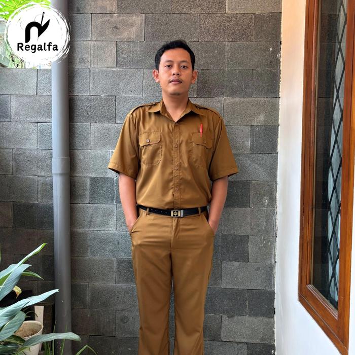 Gambar Setelan Baju Seragam Khaki PDH Pemda Pria Resmi Model Lengan Pendek Bahan Katun Dinas PNS ASN Pegawai Negeri Terbaru - M dari Regalfa.Collection undefined Tokopedia