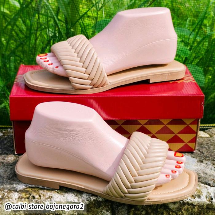 Gambar (( ORIGINAL )) Sandal Wanita Calbi Simple & Casual Model Terbaru - Hak Tipis - Hitam/Crem Tua - Ukuran Normal 36-40 - Flat, Shoes, Selop, Sendal - Crem Tua, 37 dari Calbi Store Bojonegoro undefined Tokopedia