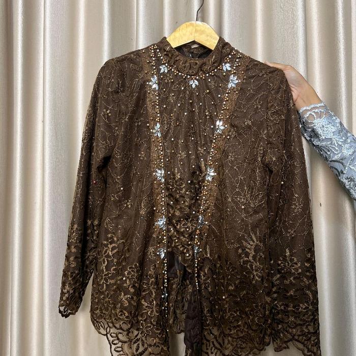 Gambar [NEW]Atasan Kebaya Zhafira /Atasan Model Terbaru/ Atasan Kutu Baru /Kebaya Murah - Mahogani, M, Atasan Saja dari RayhueFashion undefined 5 Tokopedia
