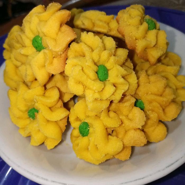 Gambar kue dahlia  harum manis dan lembut dari Snacks and cemilan store undefined Tokopedia