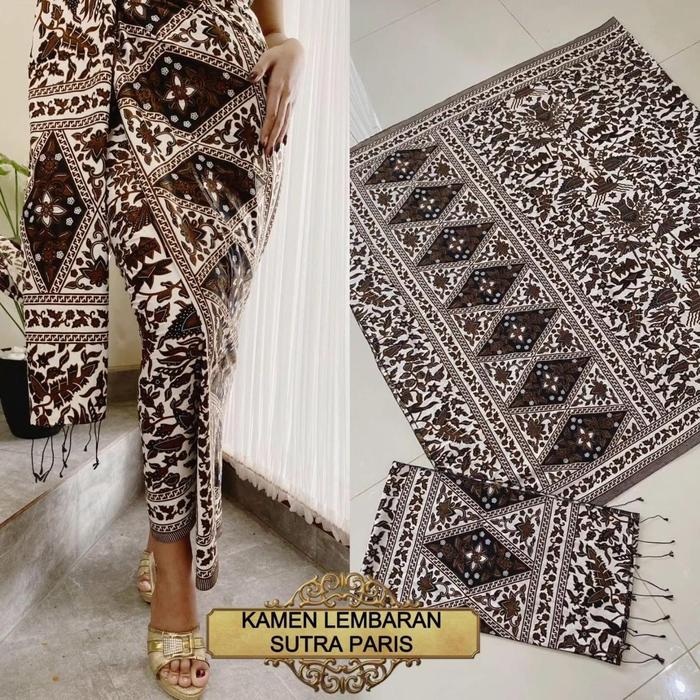 Gambar Sutra Paris Kamen Lembaran Motif Batik Sutra Paris Premium Set Selendang Kualitas Original Halus Dingin Pewarnaan Cerah Rumbai Panjang 210cm Lebar 120cm Selendang 210cm 30cm Endek KamenJadi OutfitBali Jarik - KM-16 dari Melasti iD undefined Tokopedia