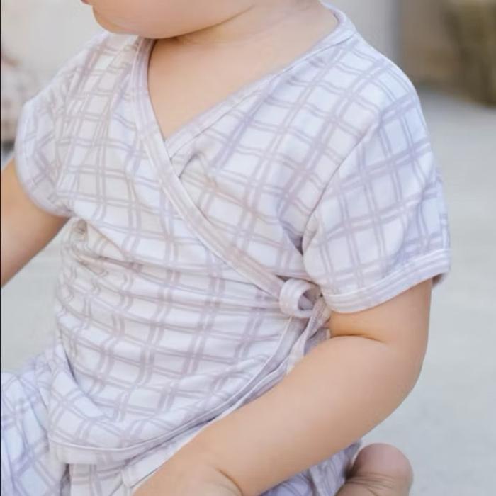 Gambar Ottie & Ollie Kimono Short Set (TENCEL Modal) 0 - 12 months / kimono short set tencel / baju tidur bayi / baju newborn /baju anak premium / baju bayi lembut & adem / kimono newborn /baju newborn - Peony Gingham, Small (0-6 months) dari Ottie and Ollie undefined Tokopedia