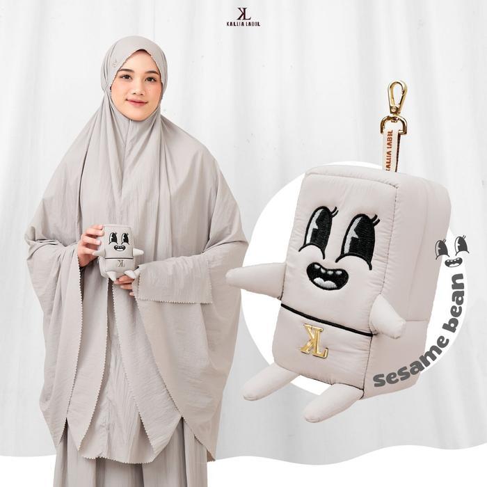 Gambar Kallia Label | Laluna Doll Prayer set | Mukena Travel 2in1 | Packaging With Box - Sesame Bean dari SURAI12 undefined Tokopedia