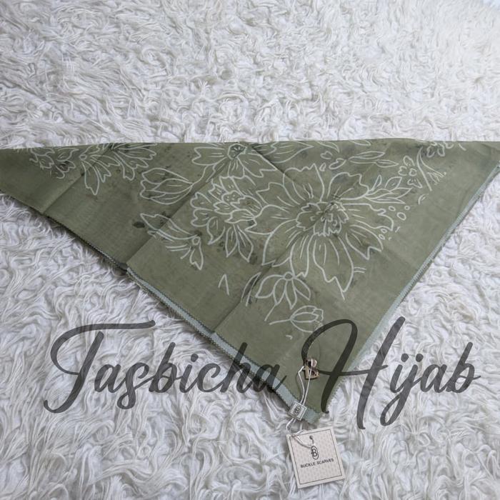 Gambar Hijab Segi Empat Motif Premium || Jilbab Segi Empat Buckle Scarves - 2 dari Tasbicha Collection undefined Tokopedia