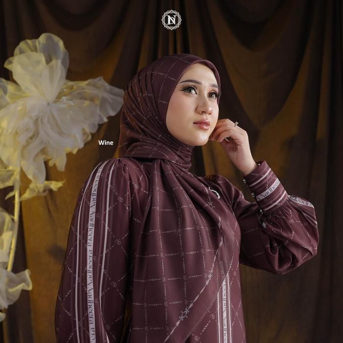Gambar ROWENA SERIES DRESS & MIDI BY NADHEERA LUXURY GAMIS SIMPEL COMFY ELEGAN BAHAN ISABELLA PREMIUM - [Scarf] Wine, 110 x 110 dari Nadheera Luxury Lamongan 2 undefined Tokopedia