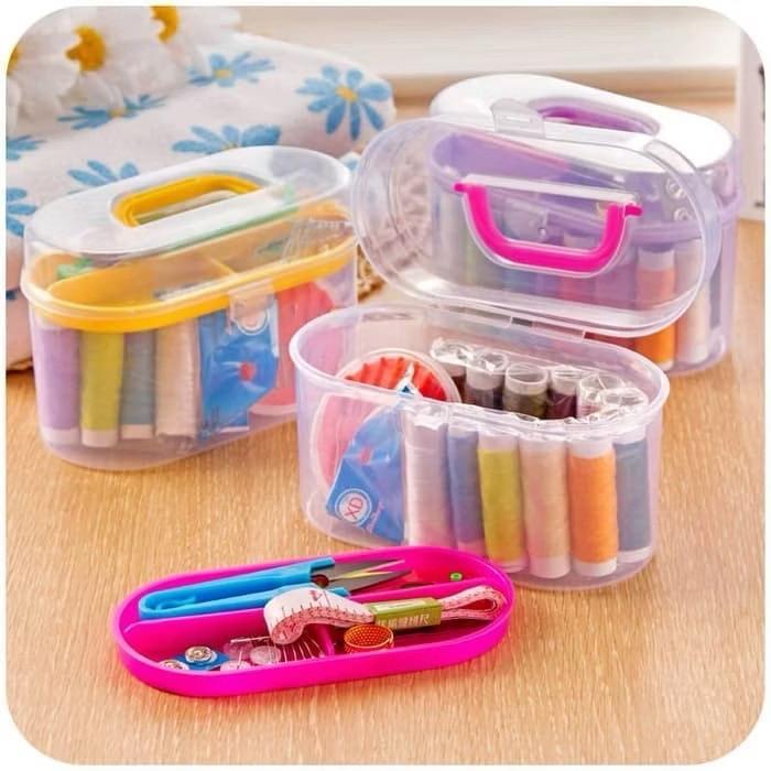 Gambar Set Alat Jahit Paket Lengkap Sewing Kit Box Peralatan Jahit Super Lengkap Jarum Kancing Bahan Plastik Gel Size 14 5x7x9 5 Cm Dilengkapi Box Penyimpanan Mudah Dibawa Kemana Mana Peralatan Jahit Lengkap Hitam Perlengkapan dari NuhiroStore undefined Tokopedia