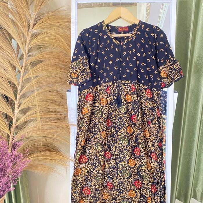 Gambar Daster putri Diana motif batik Pekalongan lengan 3/4 tempel kain katun premium bahan adem rekomendasi buat sehari hari - Hitam bunga B1 dari WR Shop Indonesia undefined 4 Tokopedia