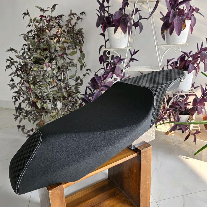 Gambar Motor Aerox Kulit Jok Aerox Sarung Jok Aerox Catur 3D Double Seat Jahit Premium - Aerox dari Mella-Store undefined Tokopedia