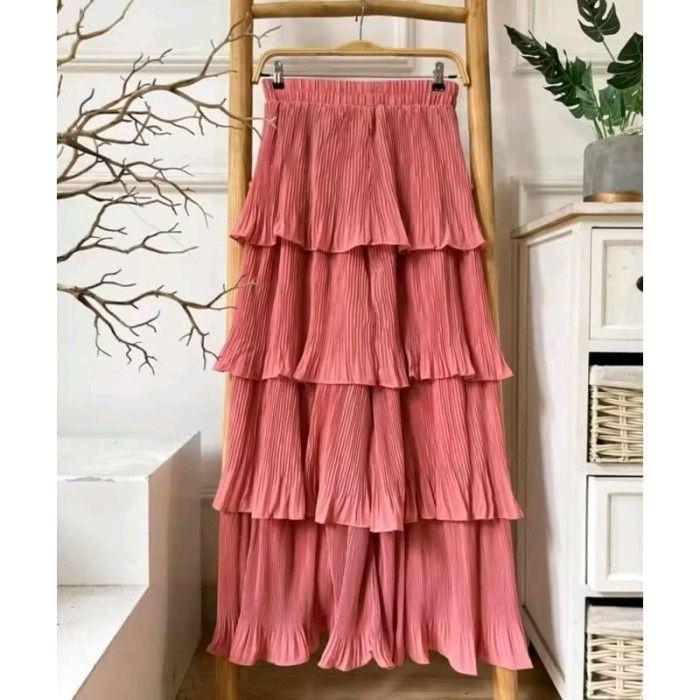 Gambar Rok Plisket Layer 4 Wanita Muslimah Premium Ruffel Skirt Long Layer Korean Style Panjang Bawahan Maxi Hijab Putih - dusty pink, all size fit to XL -XXL dari Oneshop. id undefined Tokopedia