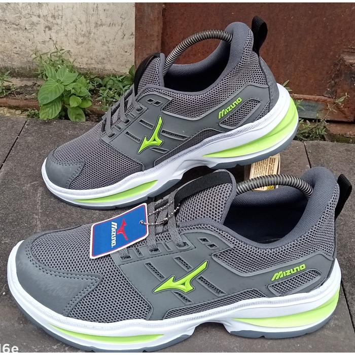 Gambar SEPATU VOLLY MIZUNO TERBARU HITAM PUTIH RINGAN - SEPATU OLAHRAGA PRIA WANITA - SPATU RUNNING ORI - SNEAKERS RUNNING - OFFICIAL STORE - abu.stabilo, 41 dari FAMILIA ENDAH undefined Tokopedia