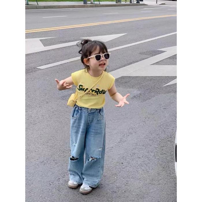 Gambar Setelan Jeans Anak Perempuan Terbaru T-shirt Lengan Pendek Bahan Katun+ Celana Jeans Panjang Robek Lutut Fashion - 120(5-6thn) dari Bintang Anak undefined Tokopedia