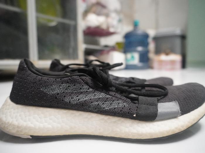 Gambar SEPATU ORIGINAL ADIDAS SENSE BOOST GO "BLACK/GREY/WHITE" running shoes dari Dwiharuno undefined Tokopedia