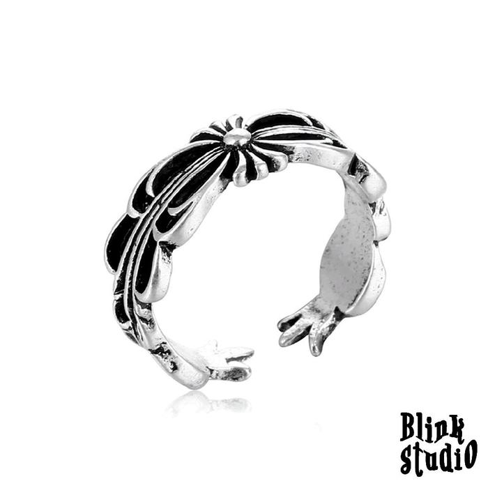Gambar Chrome thin - rings cincin titanium silver model chrome mewah elegan premium ukiran black silver pria wanita uniseks gaya retro hip hop punk y2k adjustable skena hadiah aksesoris cincin y2k chrome Couple rings dari blinkstudio. undefined Tokopedia
