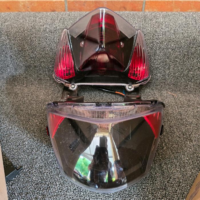 Gambar Paket Lampu Depan Plus Stoplamp Yamaha Mio J - 1 PAKET MERAH dari VISETA VARIETY undefined Tokopedia