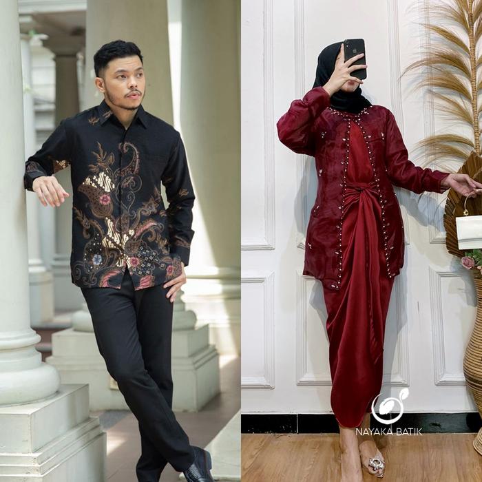 Gambar NEW ARRIVAL NAYAKA BATIK - Batik Couple Kondangan Modern Kavita Jemma Oneset Organza Halus Mix Katun Prima Batik Lengan Panjang Kebaya Wisuda Kekinian Kemeja Lengan Panjang Set Couple Amara - MAROON, ONESET OUTER CEWEK dari Erhas 85 undefined Tokopedia