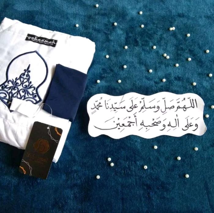 Gambar Ready Mukenah Hadramaut wihte series free tas by Yabasmah Collection - Putih Maneet Navy dari Alawiyah Grosir Pasuruan undefined Tokopedia