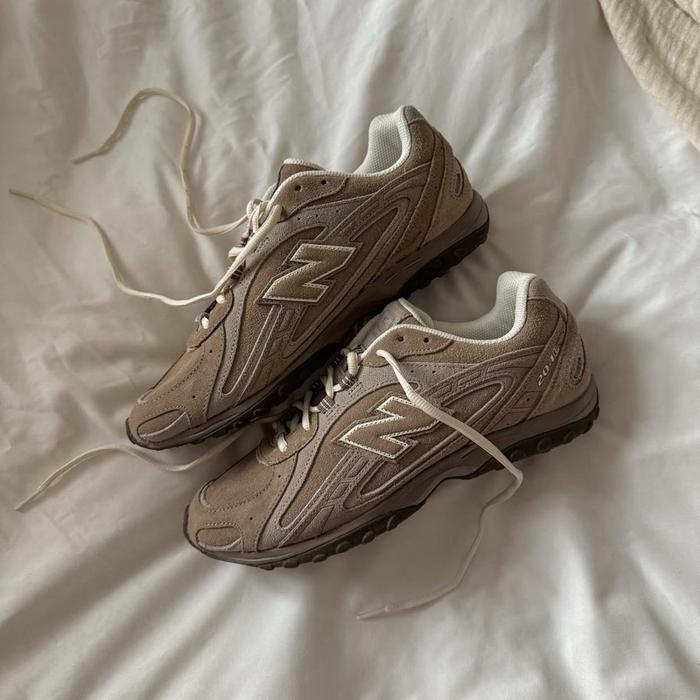 Gambar New Balance 204L Mushroom Arid Stone - 36 dari Shockdealer.id undefined Tokopedia