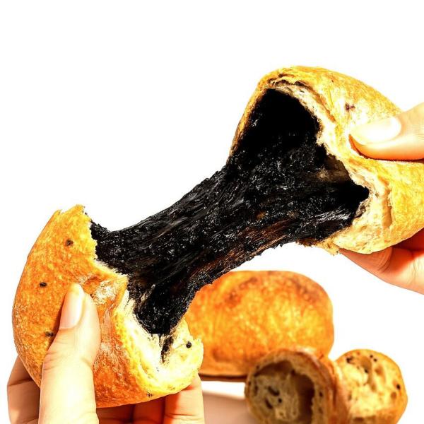 Gambar MOCHI Black Sesame Sourdough, Roti Sourdough dengan Isian Mochi Wijen Hitam, Perpaduan Rasa Roti yang Kaya dengan Manis Kenyal Mochi Rasa Black Sesame yang Khas dari Cupcakes Jakarta undefined Tokopedia